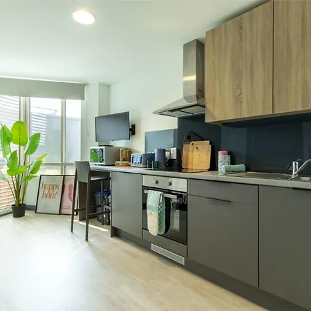 Curraheen Point - Easy Access To Centre Apartment