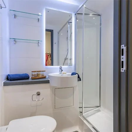 Curraheen Point - Easy Access To Centre Apartment *