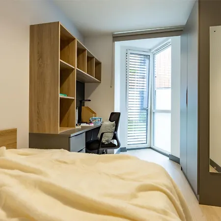 Curraheen Point - Easy Access To Centre Apartment *