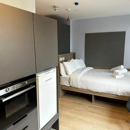 Curraheen Point - Easy Access To Centre Apartment *