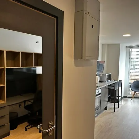 Curraheen Point - Easy Access To Centre Apartment *